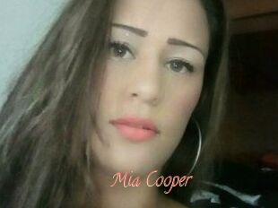 Mia_Cooper