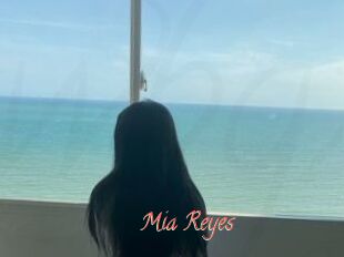 Mia_Reyes