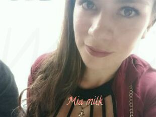 Mia_milk